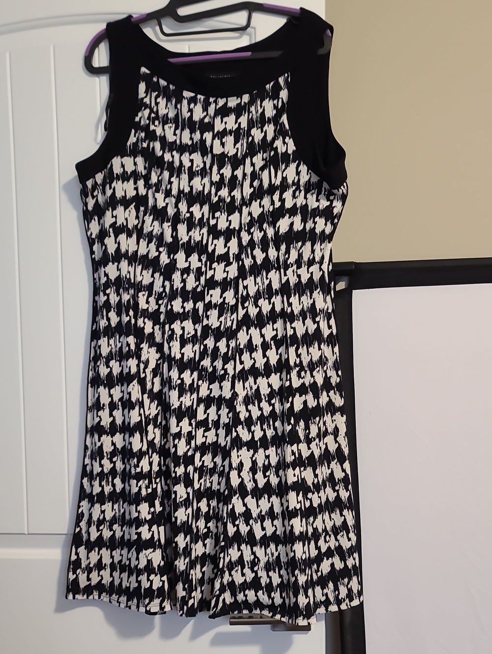 Perceptions Black and White Houndstooth Pleated Sleeveless Dress